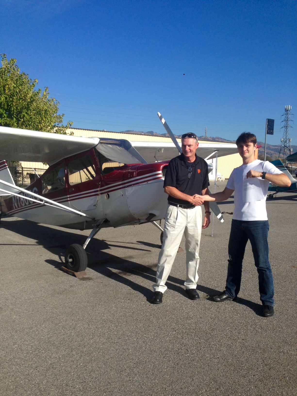 Artur Pilipenko with DPE Scott Rohfling after a successful checkride in N1806G!